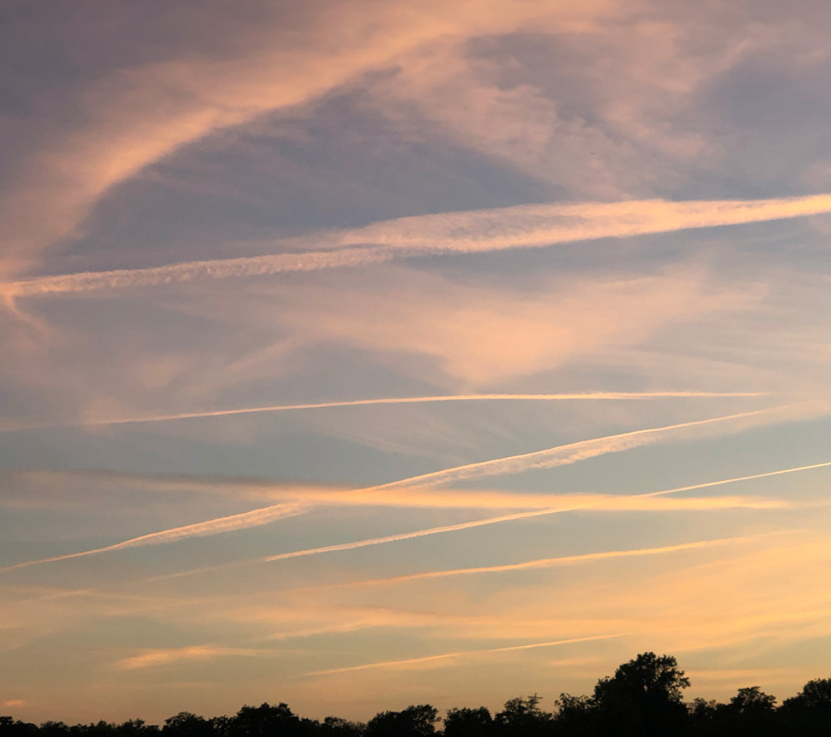 Carburéacteur ou hydrogène à long terme, donc toujours des traînées de condensation pour les avions