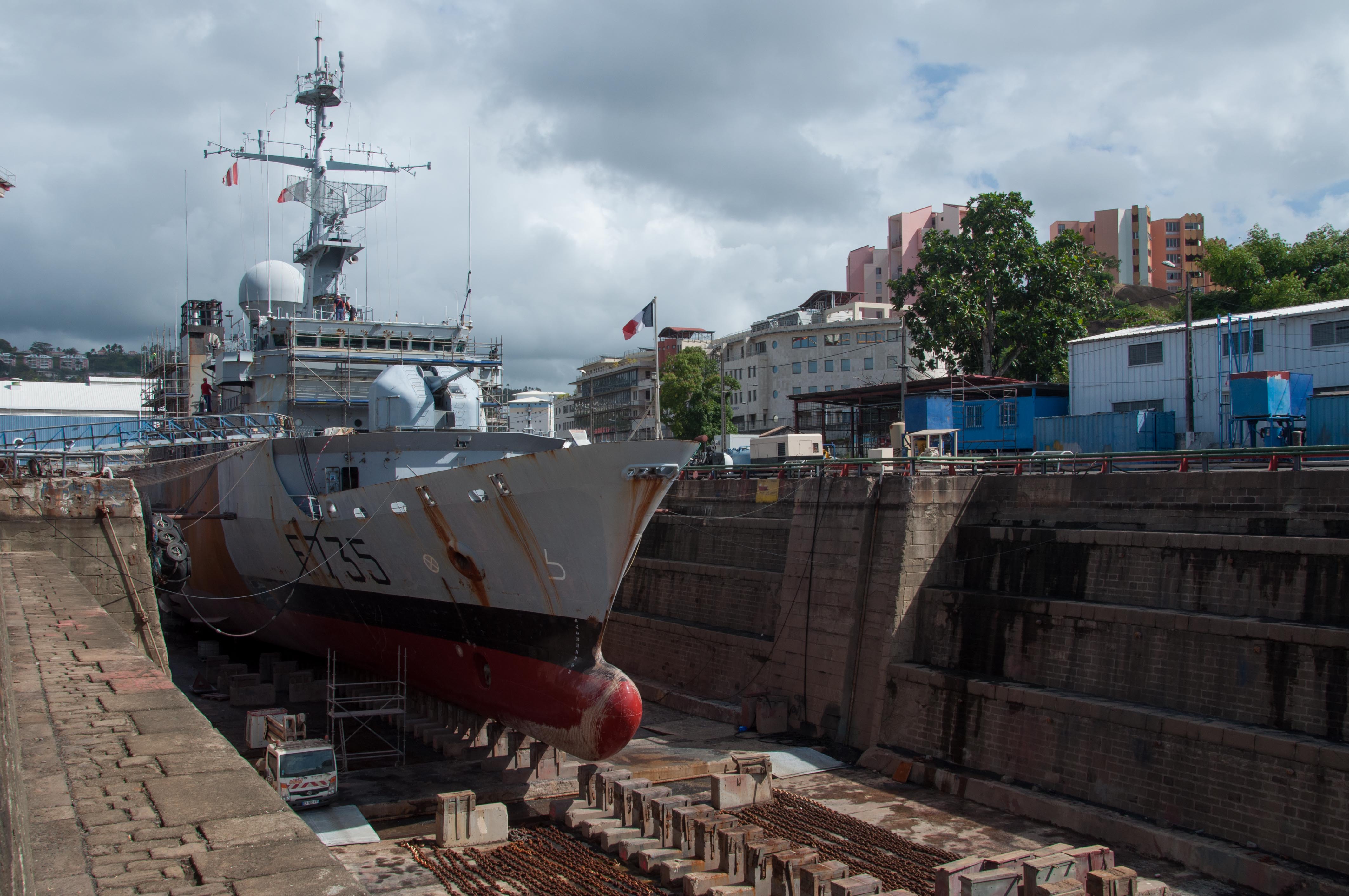 Arrêt technique de la frégate de surveillance Germinal à Fort-de-France (Martinique).